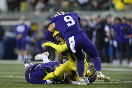 The Oregon Ducks take on the Washington Huskies at Autzen Stadium in Eugene, Oregon on November 12, 2022 (Isaac Wasserman/ Eric Evans Photography)