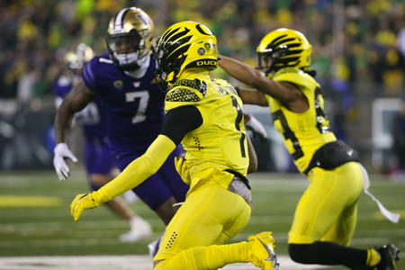 The Oregon Ducks take on the Washington Huskies at 4 pm in Eugene, Oregon on Nov 12, 2022. (Jackson Fisk/ Eric Evans Photography)