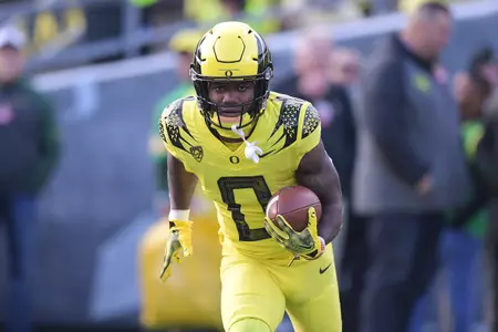 The Oregon Ducks take on the Washington Huskies at Autzen Stadium in Eugene, Oregon on November 12, 2022 (Isaac Wasserman/ Eric Evans Photography)