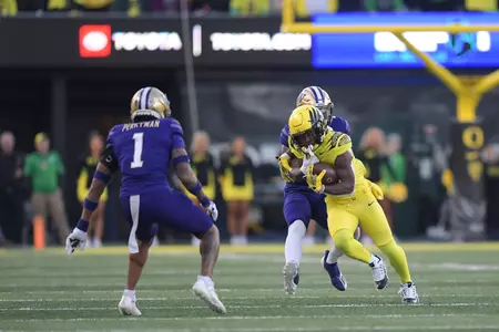 The Oregon Ducks take on the Washington Huskies at Autzen Stadium in Eugene, Oregon on November 12, 2022 (Isaac Wasserman/ Eric Evans Photography)