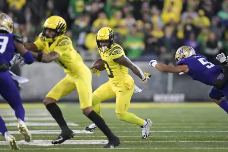 The Oregon Ducks take on the Washington Huskies at Autzen Stadium in Eugene, Oregon on November 12, 2022 (Isaac Wasserman/ Eric Evans Photography)