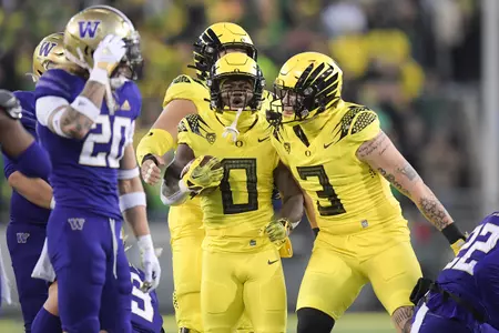 The Oregon Ducks take on the Washington Huskies at Autzen Stadium in Eugene, Oregon on November 12, 2022 (Isaac Wasserman/ Eric Evans Photography)