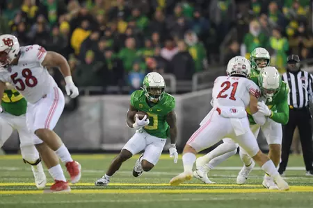The Oregon Ducks take on the Utah Utes at Autzen Stadium in Eugene, Oregon on November 19, 2022 (Isaac Wasserman/ Eric Evans Photography)