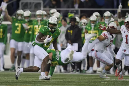 The Oregon Ducks take on the Utah Utes at Autzen Stadium in Eugene, Oregon on November 19, 2022 (Isaac Wasserman/ Eric Evans Photography)