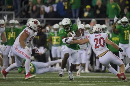 The Oregon Ducks take on the Utah Utes at Autzen Stadium in Eugene, Oregon on November 19, 2022 (Isaac Wasserman/ Eric Evans Photography)