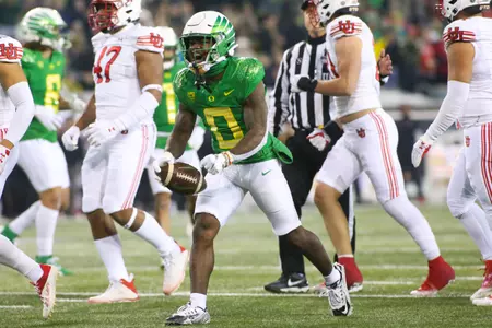 The Oregon Ducks take on then UCLA Bruins at 7:30 pm in Eugene, Oregon on Nov 19, 2022. (Jackson Fisk / Eric Evans Photography)