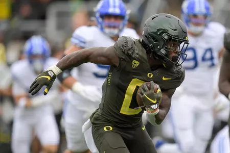 The Oregon Ducks take on the BYU Cougars at Autzen Stadium in Eugene, Oregon on September 17, 2022 (Isaac Wasserman/ Eric Evans Photography)
