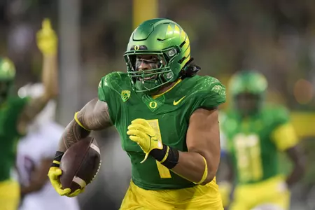The Oregon Ducks take on the Stanford Cardinal at Autzen Stadium in Eugene, Oregon on October 1, 2022 (Isaac Wasserman/ Eric Evans Photography)