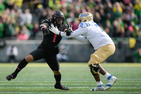 The Oregon Ducks take on the UCLA Bruins at Autzen Stadium in Eugene, Oregon on October 22, 2021 (Isaac Wasserman/ Eric Evans Photography)