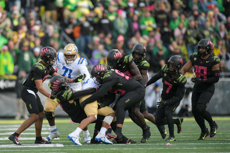 The Oregon Ducks take on the UCLA Bruins at Autzen Stadium in Eugene, Oregon on October 22, 2021 (Isaac Wasserman/ Eric Evans Photography)
