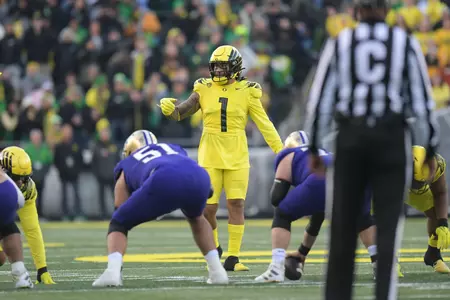 The Oregon Ducks take on the Washington Huskies at Autzen Stadium in Eugene, Oregon on November 12, 2022 (Isaac Wasserman/ Eric Evans Photography)