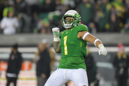 The Oregon Ducks take on the Utah Utes at Autzen Stadium in Eugene, Oregon on November 19, 2022 (Isaac Wasserman/ Eric Evans Photography)