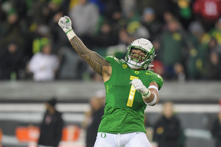 The Oregon Ducks take on the Utah Utes at Autzen Stadium in Eugene, Oregon on November 19, 2022 (Isaac Wasserman/ Eric Evans Photography)