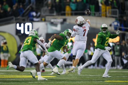 The Oregon Ducks take on the Utah Utes at Autzen Stadium in Eugene, Oregon on November 19, 2022 (Isaac Wasserman/ Eric Evans Photography)