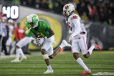 The Oregon Ducks take on the Utah Utes at Autzen Stadium in Eugene, Oregon on November 19, 2022 (Isaac Wasserman/ Eric Evans Photography)