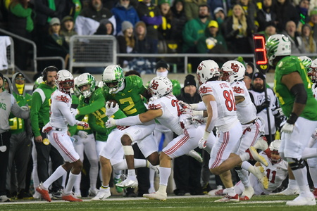 The Oregon Ducks take on the Utah Utes at Autzen Stadium in Eugene, Oregon on November 19, 2022 (Isaac Wasserman/ Eric Evans Photography)