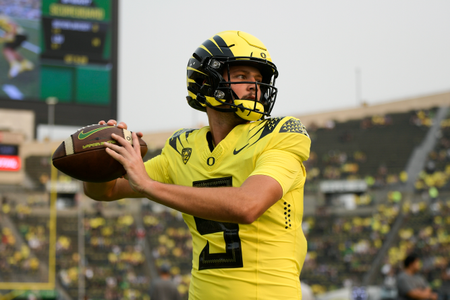 The Oregon Ducks take on the Eastern Washington Eagles at Autzen Stadium in Eugene, Oregon on September 10, 2022 (Isaac Wasserman/ Eric Evans Photography)