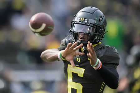 The Oregon Ducks take on the BYU Cougars at Autzen Stadium in Eugene, Oregon on September 17, 2022 (Isaac Wasserman/ Eric Evans Photography)