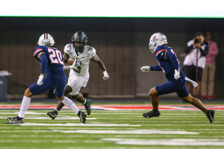 The Oregon Ducks take on the Arizona Wildcats at 6pm in Tucson, Arizona on Oct 8, 2022. (Jackson Fisk/ Eric Evans Photography)