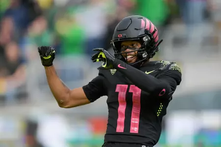 The Oregon Ducks take on the UCLA Bruins at Autzen Stadium in Eugene, Oregon on October 22, 2021 (Isaac Wasserman/ Eric Evans Photography)