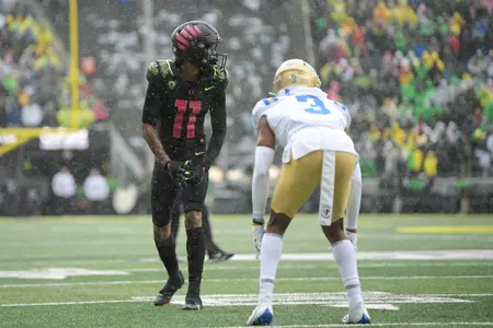 The Oregon Ducks take on the UCLA Bruins at Autzen Stadium in Eugene, Oregon on October 22, 2021 (Isaac Wasserman/ Eric Evans Photography)