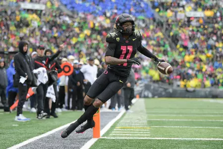The Oregon Ducks take on the UCLA Bruins at Autzen Stadium in Eugene, Oregon on October 22, 2021 (Isaac Wasserman/ Eric Evans Photography)