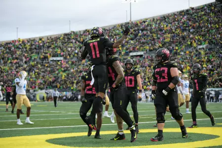 The Oregon Ducks take on the UCLA Bruins at Autzen Stadium in Eugene, Oregon on October 22, 2021 (Isaac Wasserman/ Eric Evans Photography)