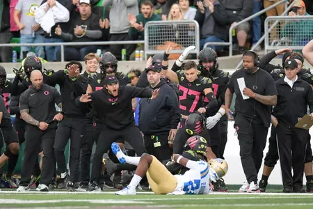 The Oregon Ducks take on the UCLA Bruins at Autzen Stadium in Eugene, Oregon on October 22, 2021 (Isaac Wasserman/ Eric Evans Photography)