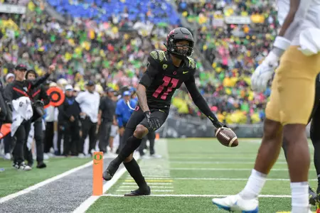 The Oregon Ducks take on the UCLA Bruins at Autzen Stadium in Eugene, Oregon on October 22, 2021 (Isaac Wasserman/ Eric Evans Photography)
