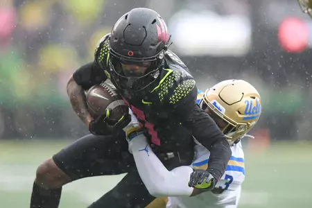 The Oregon Ducks take on the UCLA Bruins at Autzen Stadium in Eugene, Oregon on October 22, 2021 (Isaac Wasserman/ Eric Evans Photography)
