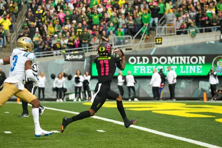 The Oregon Ducks take on the Ucla Bruins at 12:30pm in Eugene, Oregon on Oct 22, 2022. (Jackson Fisk/ Eric Evans Photography)