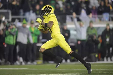 The Oregon Ducks take on the Washington Huskies at Autzen Stadium in Eugene, Oregon on November 12, 2022 (Isaac Wasserman/ Eric Evans Photography)