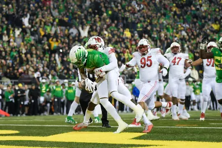 The Oregon Ducks take on the Utah Utes at Autzen Stadium in Eugene, Oregon on November 19, 2022 (Isaac Wasserman/ Eric Evans Photography)