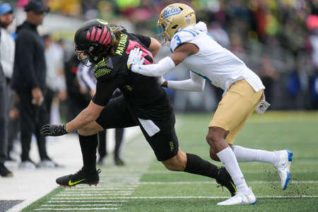 The Oregon Ducks take on the UCLA Bruins at Autzen Stadium in Eugene, Oregon on October 22, 2021 (Isaac Wasserman/ Eric Evans Photography)