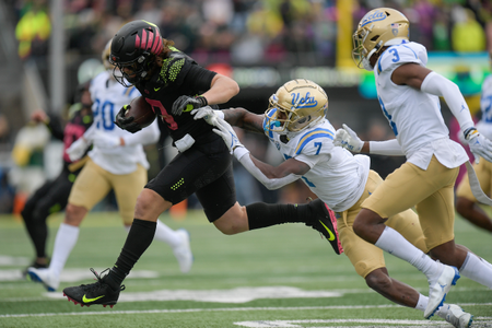 The Oregon Ducks take on the UCLA Bruins at Autzen Stadium in Eugene, Oregon on October 22, 2021 (Isaac Wasserman/ Eric Evans Photography)