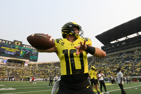 The Oregon Ducks take on the Eastern Washington Eagles at Autzen Stadium in Eugene, Oregon on September 10, 2022 (Isaac Wasserman/ Eric Evans Photography)