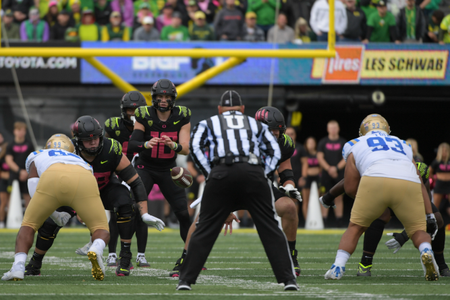 The Oregon Ducks take on the UCLA Bruins at Autzen Stadium in Eugene, Oregon on October 22, 2022 (Chris Poulsen / Eric Evans Photography)