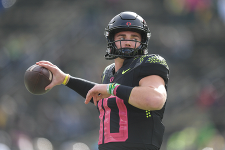 The Oregon Ducks take on the UCLA Bruins at Autzen Stadium in Eugene, Oregon on October 22, 2021 (Isaac Wasserman/ Eric Evans Photography)