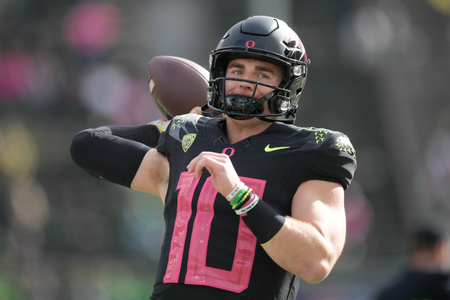 The Oregon Ducks take on the UCLA Bruins at Autzen Stadium in Eugene, Oregon on October 22, 2021 (Isaac Wasserman/ Eric Evans Photography)