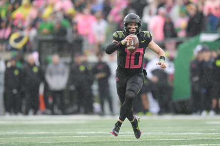 The Oregon Ducks take on the UCLA Bruins at Autzen Stadium in Eugene, Oregon on October 22, 2021 (Isaac Wasserman/ Eric Evans Photography)