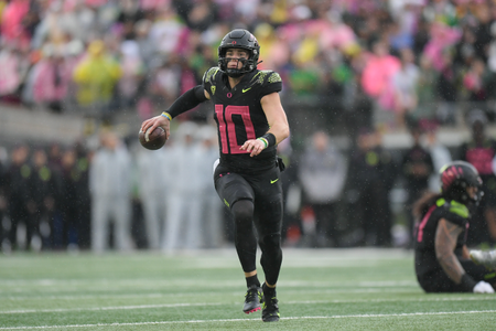 The Oregon Ducks take on the UCLA Bruins at Autzen Stadium in Eugene, Oregon on October 22, 2021 (Isaac Wasserman/ Eric Evans Photography)