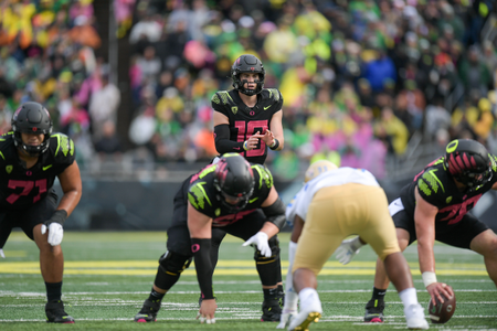 The Oregon Ducks take on the UCLA Bruins at Autzen Stadium in Eugene, Oregon on October 22, 2021 (Isaac Wasserman/ Eric Evans Photography)