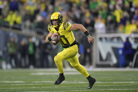 The Oregon Ducks take on the Washington Huskies at Autzen Stadium in Eugene, Oregon on November 12, 2022 (Isaac Wasserman/ Eric Evans Photography)