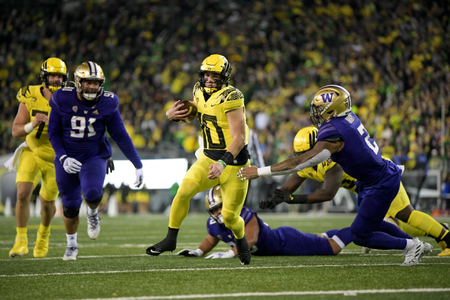 The Oregon Ducks take on the Washington Huskies at Autzen Stadium in Eugene, Oregon on November 12, 2022 (Isaac Wasserman/ Eric Evans Photography)