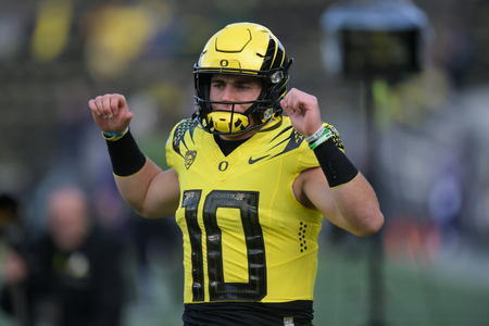 The Oregon Ducks take on the Washington Huskies at Autzen Stadium in Eugene, Oregon on November 12, 2022 (Isaac Wasserman/ Eric Evans Photography)