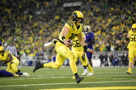 The Oregon Ducks take on the Washington Huskies at Autzen Stadium in Eugene, Oregon on November 12, 2022 (Isaac Wasserman/ Eric Evans Photography)