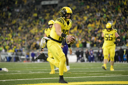 The Oregon Ducks take on the Washington Huskies at Autzen Stadium in Eugene, Oregon on November 12, 2022 (Isaac Wasserman/ Eric Evans Photography)