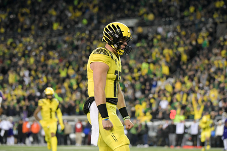 The Oregon Ducks take on the Washington Huskies at Autzen Stadium in Eugene, Oregon on November 12, 2022 (Isaac Wasserman/ Eric Evans Photography)