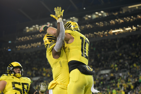 The Oregon Ducks take on the Washington Huskies at Autzen Stadium in Eugene, Oregon on November 12, 2022 (Isaac Wasserman/ Eric Evans Photography)