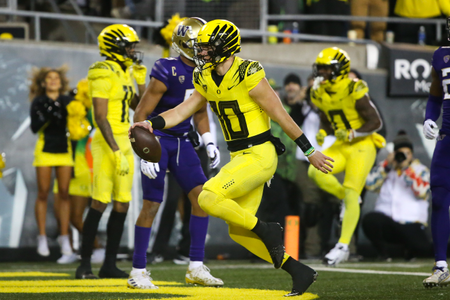 The Oregon Ducks take on the Washington Huskies at 4 pm in Eugene, Oregon on Nov 12, 2022. (Jackson Fisk/ Eric Evans Photography)